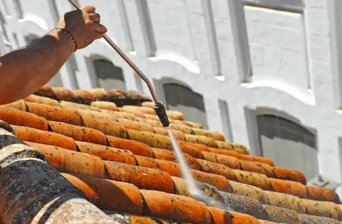 Nettoyage de toitures - Moutier Malcard